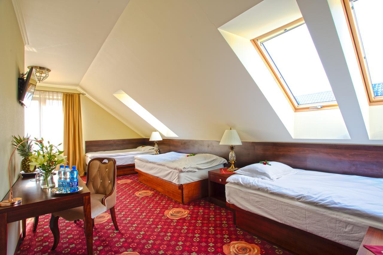 Hotel Roza Kamieniec Wroclawski Exteriér fotografie
